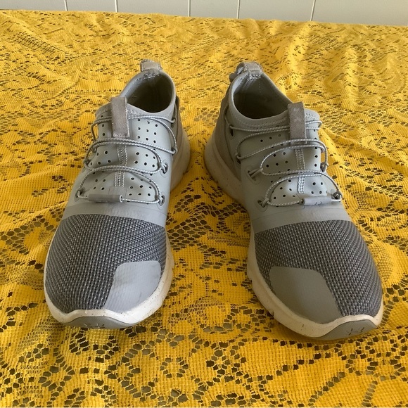 Under Armour Drift 2 running shoes size 8 - Picture 2 of 8